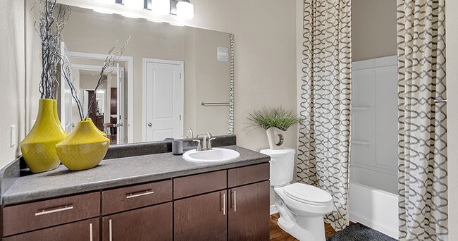 Photo - Retreat at Fremaux Town Center Apartments