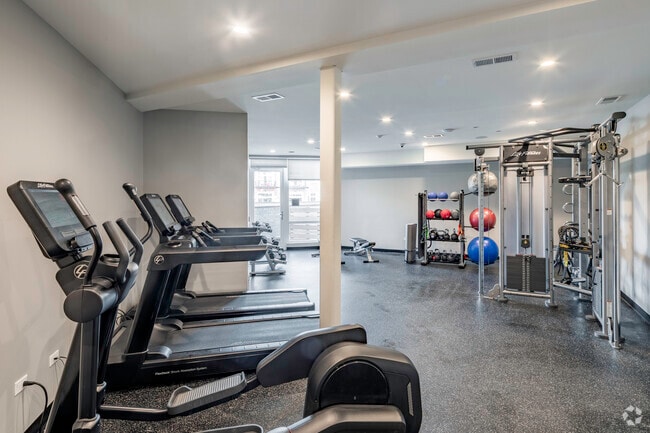 Fitness Center - Nevele22 - 1122 W Chicago
