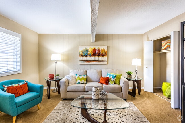 2BR, 1BA - 725 SF - Heather Ridge