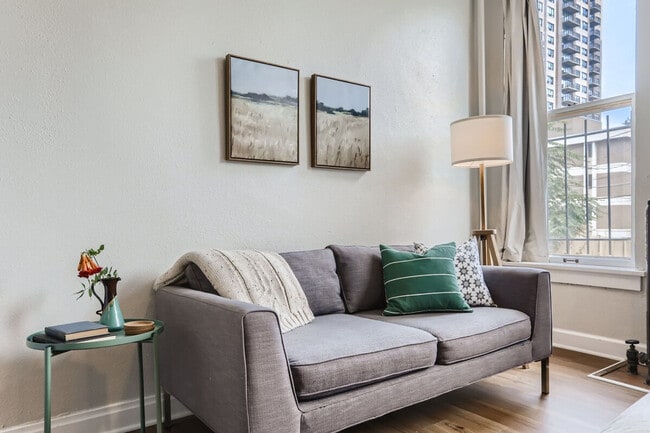 Building Photo - 2805 E 16th Ave Unit ID1026283P