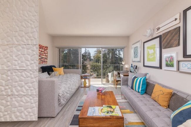 Photo - Mia Palo Alto