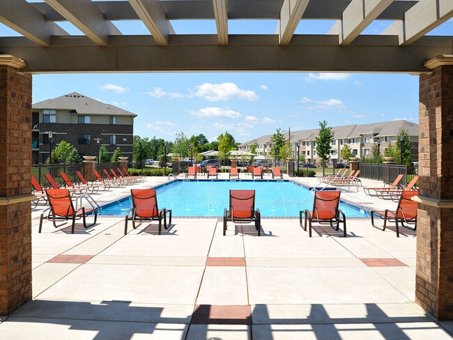 Outdoor Pergola - Prairie Lakes Apartments
