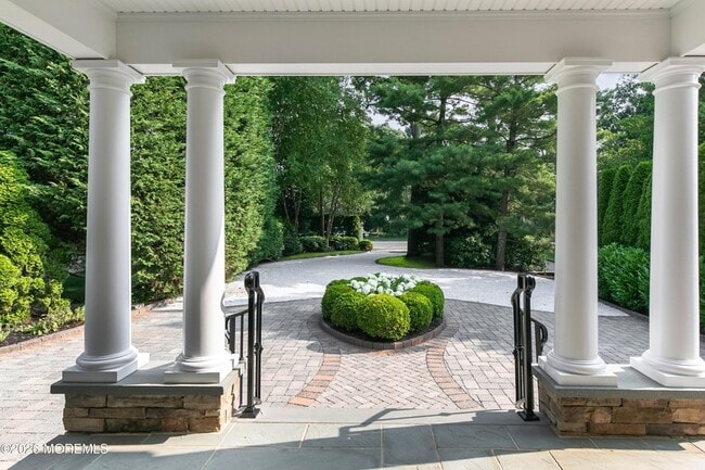 Photo - 619 Beacon Blvd