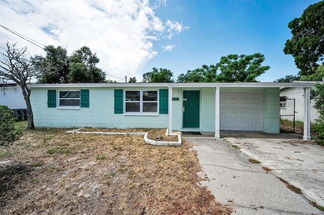 Building Photo - 7402 Country Club Dr
