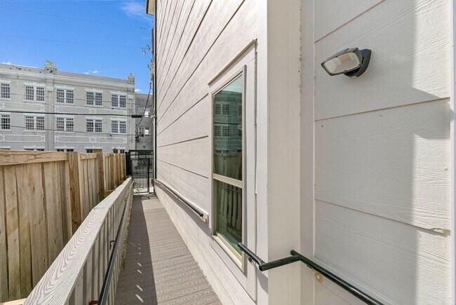 Photo - 1609 Baronne St Unit SI FL1-ID1269229P