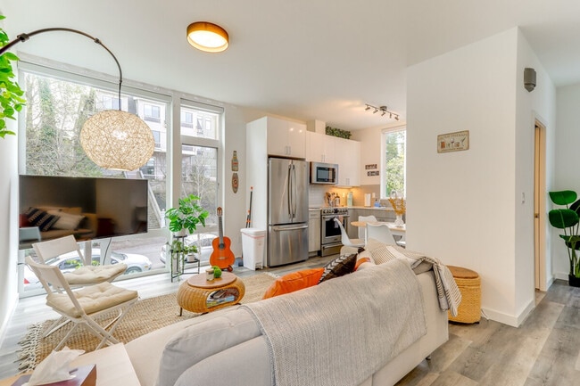 Building Photo - 128A W Florentia St Unit SI ID1520970P