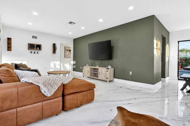 Photo - 6540 Park St Unit SI ID1372331P