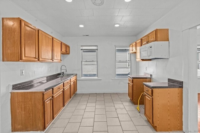 Building Photo - 56 Blake St Unit 2