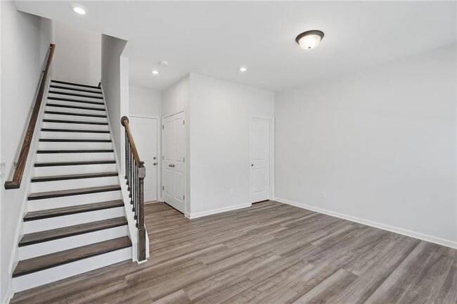 Photo - 1422 Creekside Cir NW