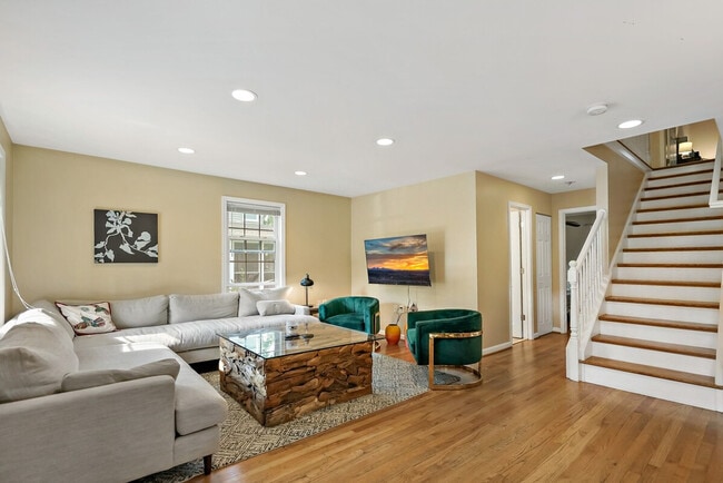 Photo - 9 S Walter Reed Dr Unit ID1395349P