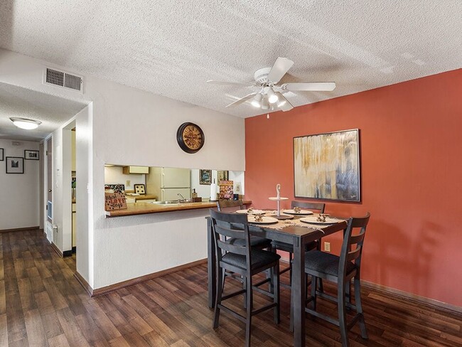 Great for Entertaining! - The Retreat at Woodridge Apartments