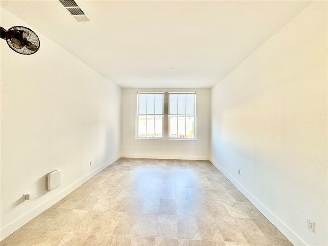 Photo - 2102 Mechanic St Unit 203