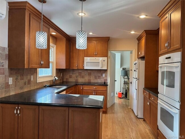 Photo - 40 Seabrook Ln