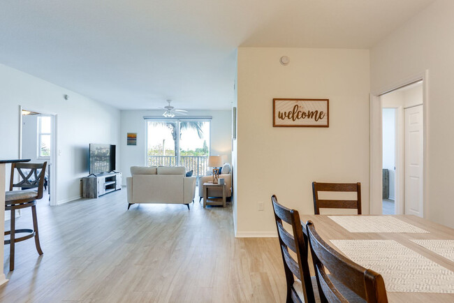 Photo - 802 W Windward Way Unit SI FL3-ID1545847P