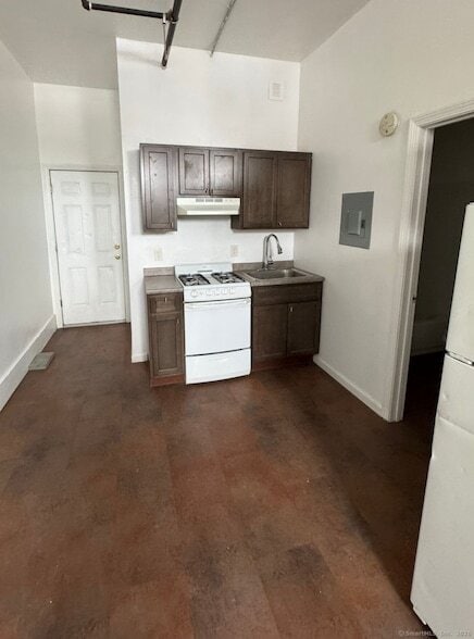 Building Photo - 2014 Main St Unit 23