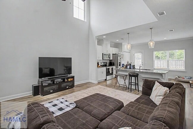Photo - 785 Fairview Cir