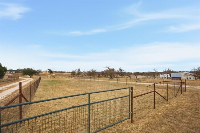 Photo - 610 Eastview Dr