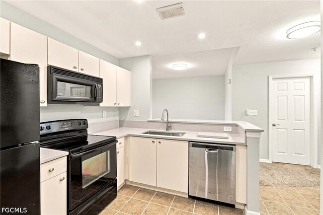 Building Photo - 15417 Bellamar Cir Unit 812
