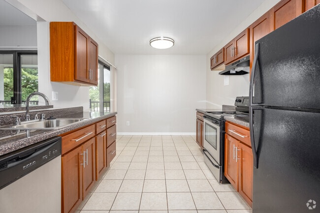 1BR, 1BA - 804SF - Kitchen - Ashley Apartments