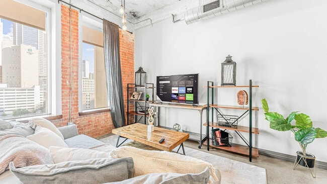 Building Photo - 555 Evergreen St Unit ID1237850P