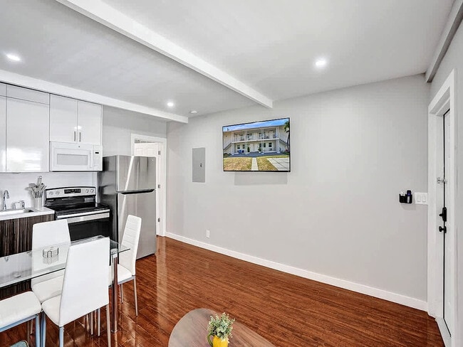 Photo - 906 N Riverside Dr Unit SI ID1503946P