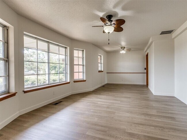Photo - 6601 NW 150th St