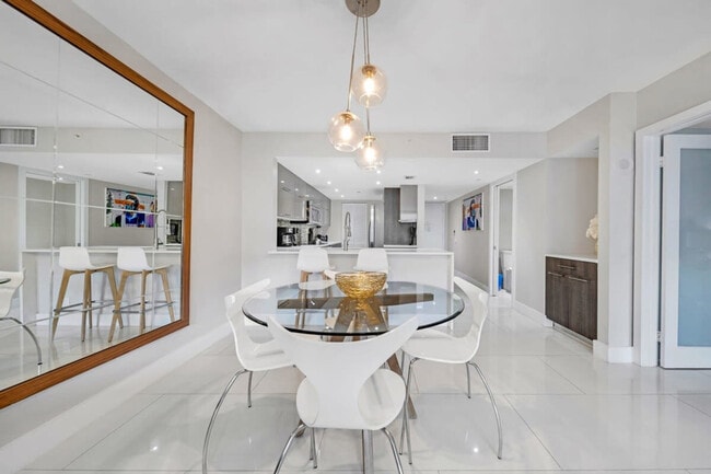 Building Photo - 1717 N Bayshore Dr Unit ID1054081P