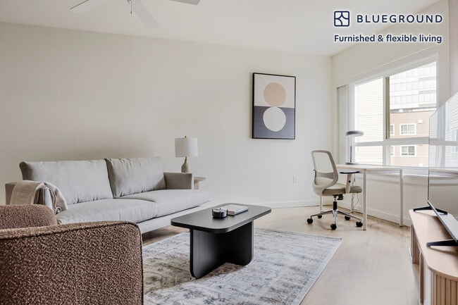 Building Photo - 362 Bellevue Way NE Unit SI FL5-ID974