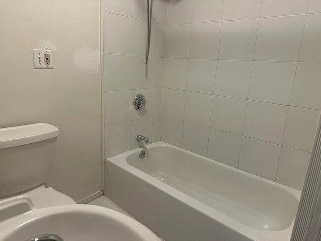 Photo - 9 Playstead Rd Unit 2