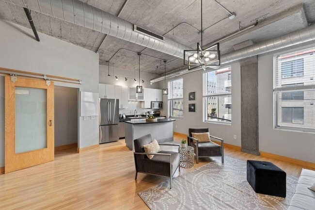 Photo - 918 N 3rd St
