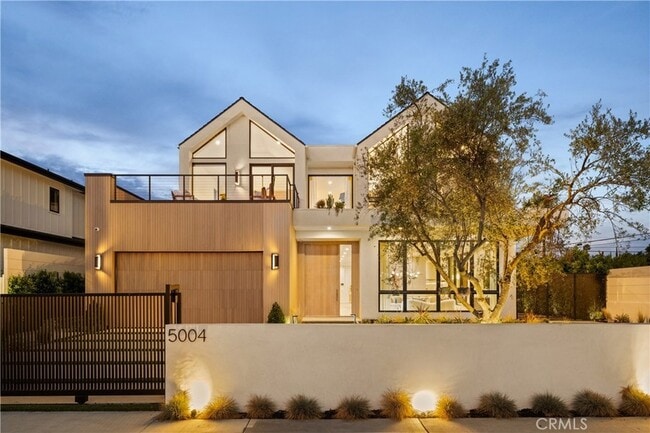 Building Photo - 5006 Enfield Ave