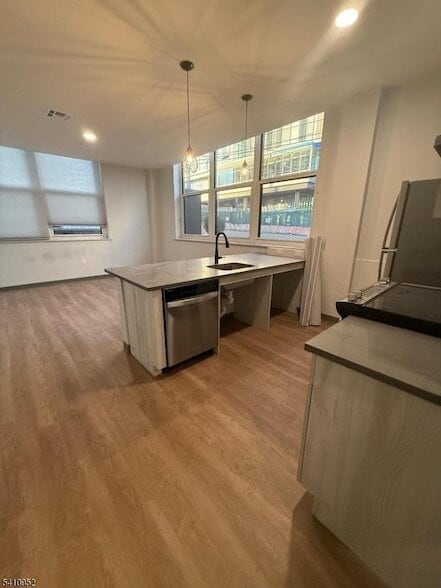 Photo - 70 W Grand St