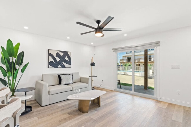 Building Photo - 8115 Thomas Dr Unit ID1354988P