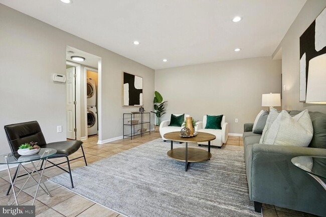 Photo - 2842 Dover Ln Unit 103
