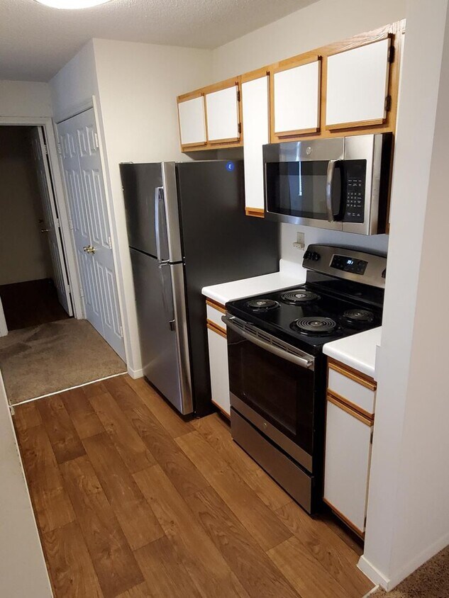 Floor Plan - 1BD/1B Lincoln Floorplan. Eleanor Renovation, o...