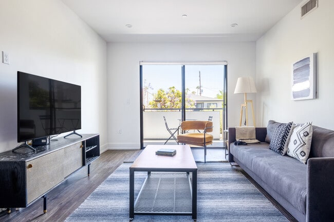 Building Photo - 409 Hayworth Ave Unit ID11056A