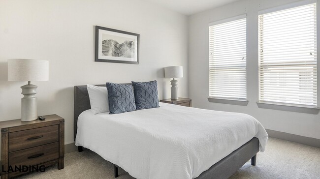 Building Photo - 12500 Shadowglen Trce Unit 9302