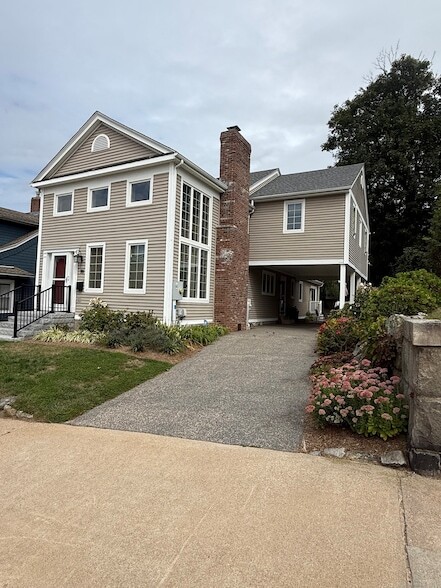 Building Photo - 99 Main St