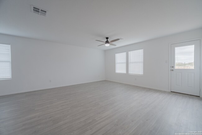 Photo - 2737 Green Finch