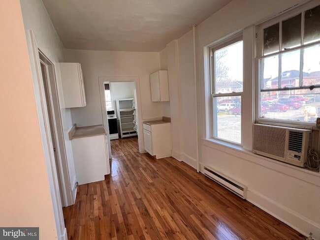 Photo - 24 W Cecil St