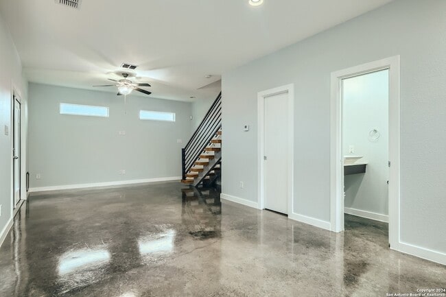 Photo - 126 E Myrtle St