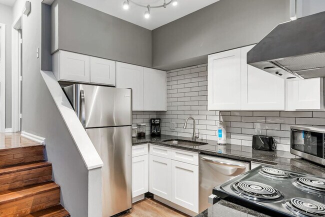 Photo - 713 Barton St Unit ID1031858P