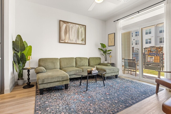 Building Photo - 1301 Leah Ave Unit SI FL1-ID1499096P