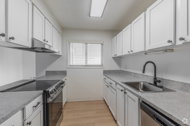 2BR, 1BA 984SF - Kitchen - Firwood Station