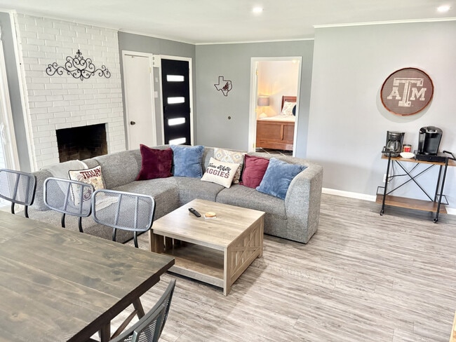 Photo - 1105 Glade St Unit ID1328055P