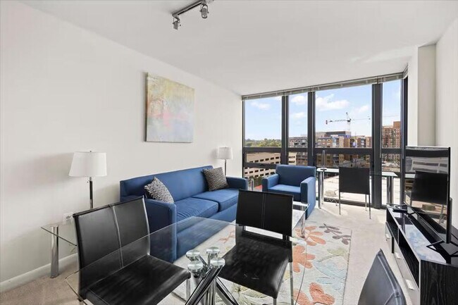 Building Photo - 1405 S Fern St Unit ID1343854P