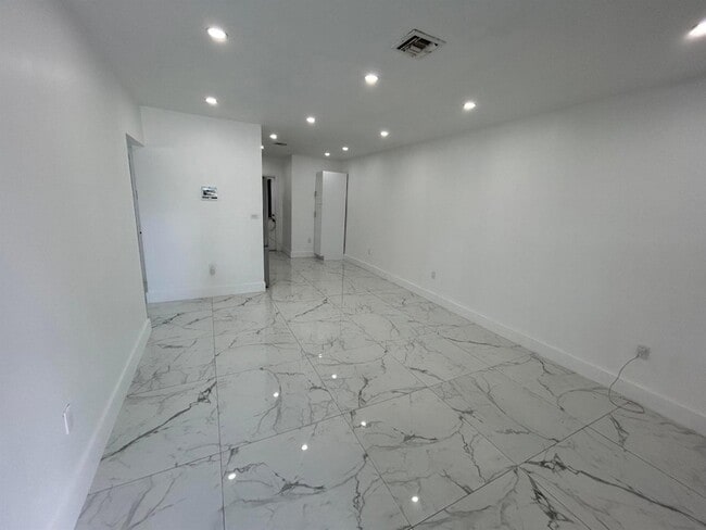 Photo - 4350-4352 SW 62nd Ave