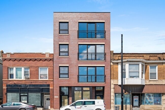 Building Photo - 3008 W Belmont Ave Unit 3