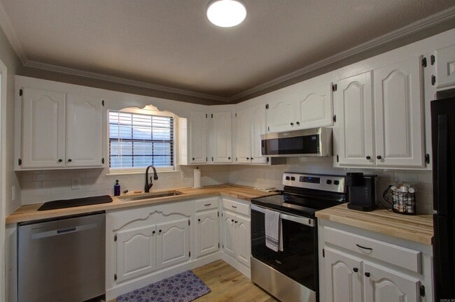 Photo - 5805 Sidney Dr