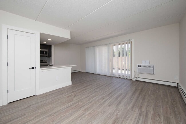 Photo - Golf Club Apartments